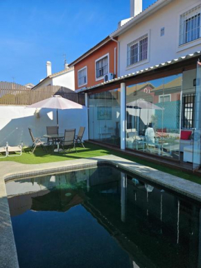 Chalet con Piscina y Parking gratis